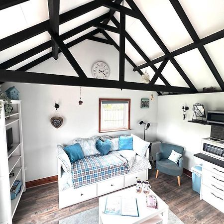 Saving Grace With Private Hot Tub Villa Bawdeswell Exterior photo
