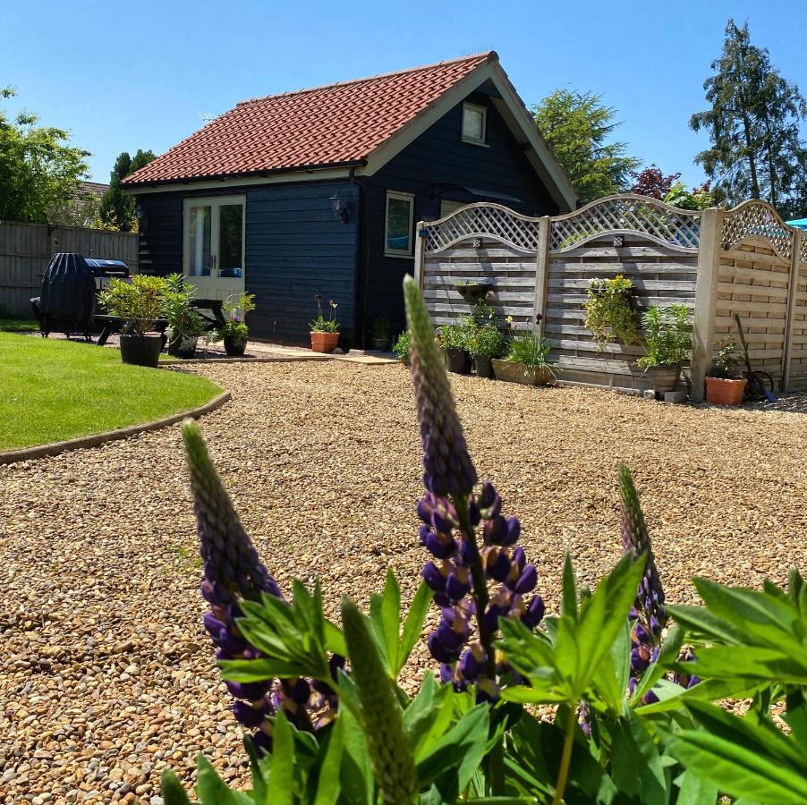 Saving Grace With Private Hot Tub Villa Bawdeswell Exterior photo